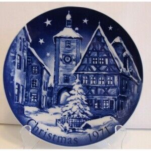 Christmas 1971 Montgomery Ward Exclusive Collection Rothenburg Village Plate